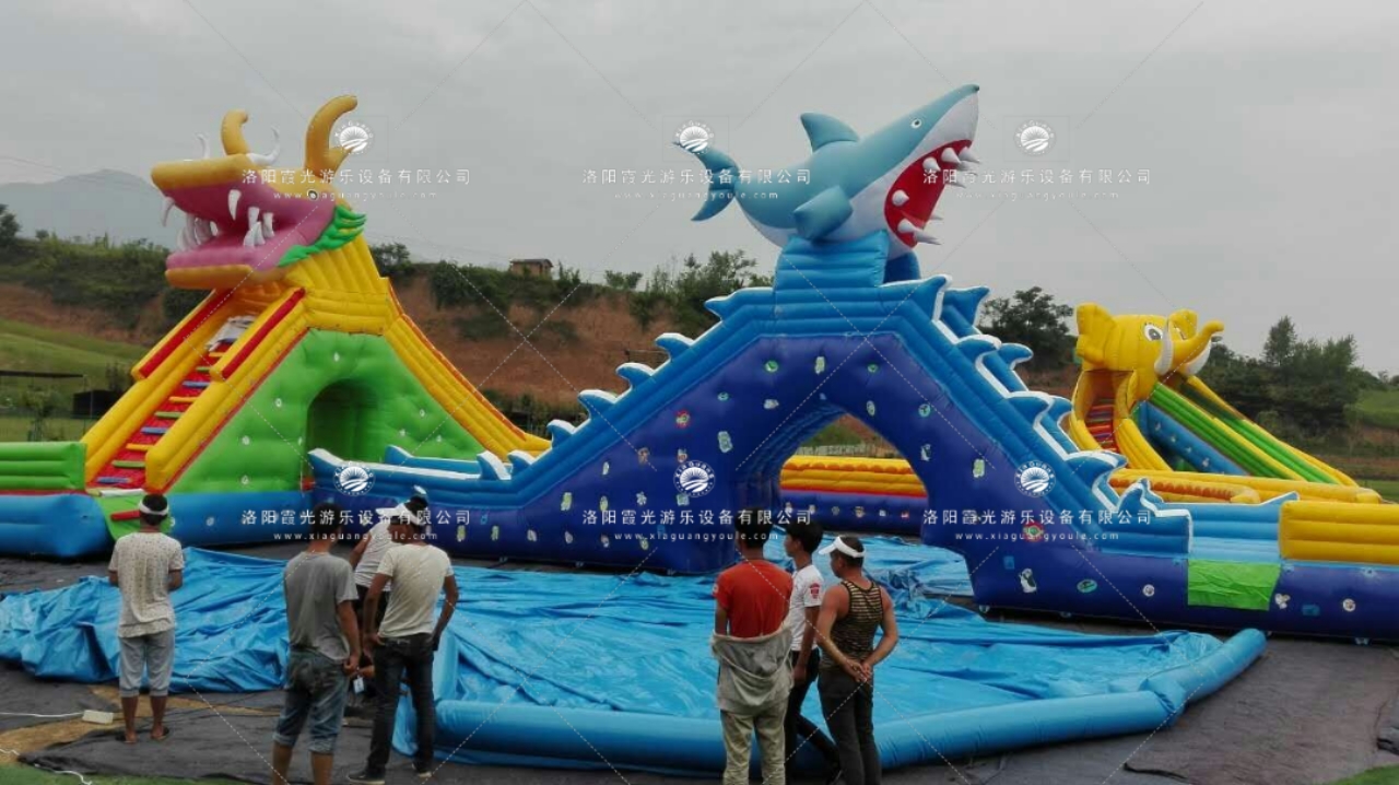 华南热作学院龙鲨戏水游泳池