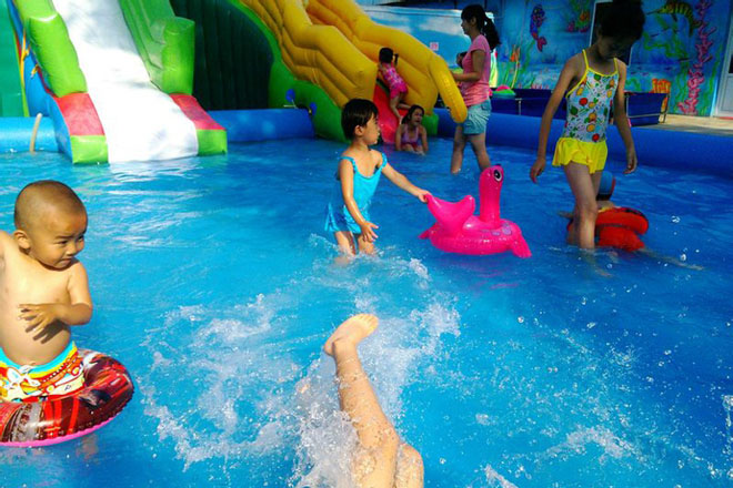 华南热作学院儿童充气泳池